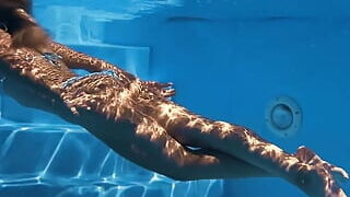 Greatest european dame Sofi Otis gets mischievous by the pool