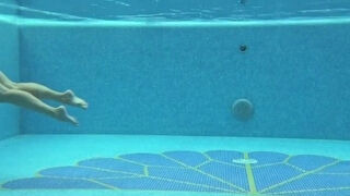 'Villa swimming pool bare practice with Sazan'