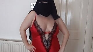 Pallid flesh cougar in Niqab and crimson Silk undergarments Dancing Striptease