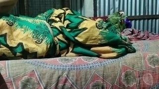 Uber-sexy wifey pulverize in Green Saree With Hushband buddy