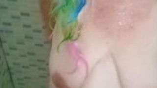 Pamela Croft embarazada tetona first-timer miss camiseta mojada en la ducha,guapa pelo multicolor