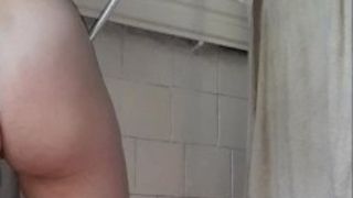 Lush wifey strokes in the shower