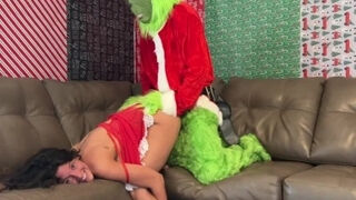 'Who-Ville Housewife gets romped by the Grinch to Save Christmas'
