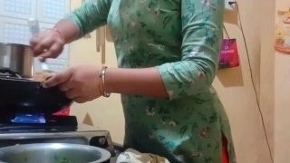 Indian super-hot wifey got nailed while cooking in kitchen by hubby