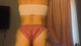 Long legged light-haired phat ass white girl wiggles her uber-cute bum